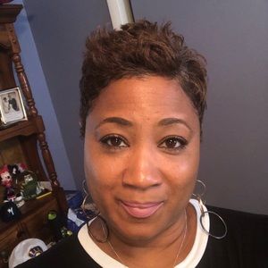Meet your Posher, Monique